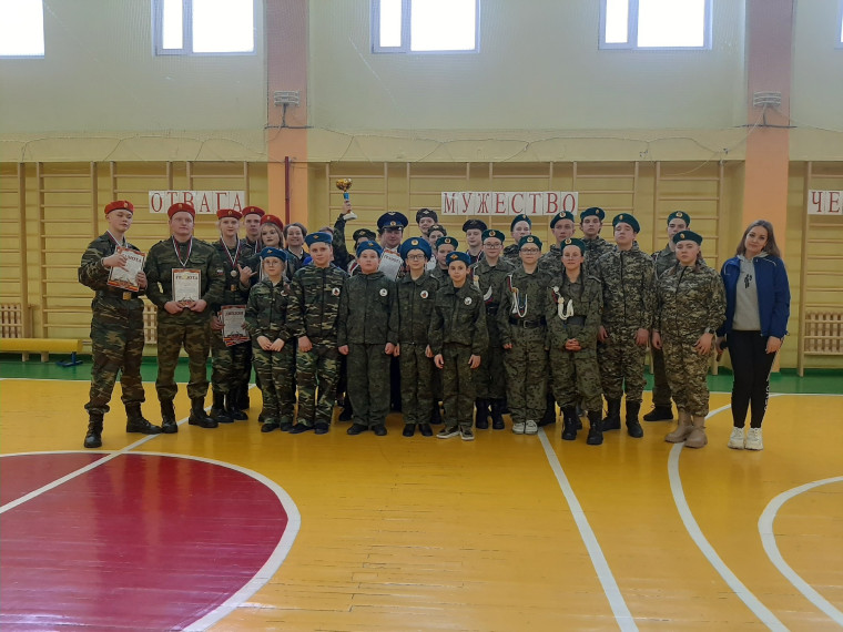 В пятёрке сильнейших команд района пятёрка бесстрашных ребят военно-патриотического клуба имени воина интернационалиста Н.Н Исматова.